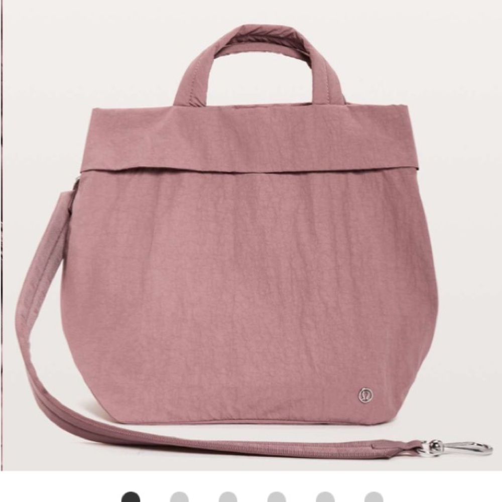Lululemon on my level bag